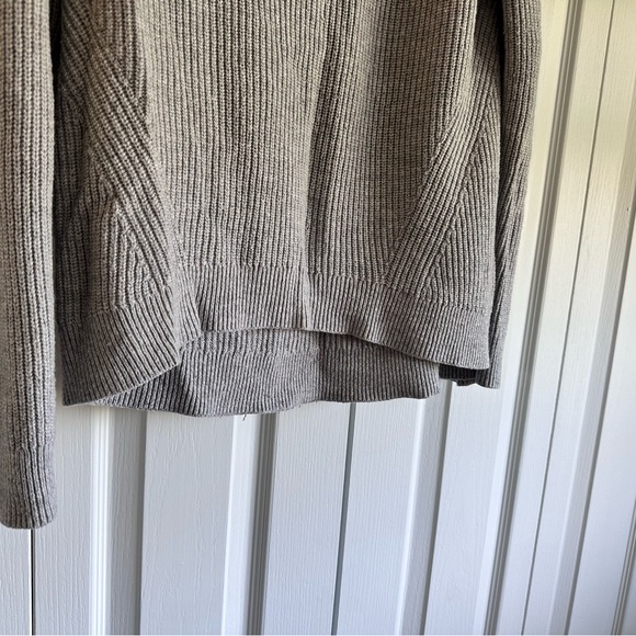 GAP Dove Grey Knit Sweater, Size M - Picture 2 of 5